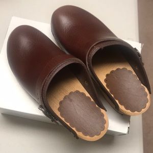 Hanna Andersson brown leather clogs, size 37